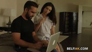 Slutty si rambut memerlukan ayam besar untuk meregangkan dia pussy