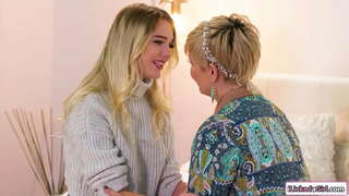 ���ોટા બોબલા મમ્મી મારે તને ચોદવિ છે ગાંડ licked દ્વારા એક નાની ડિંટ્ડી લેસ્બિયન સુંદર છોકરી