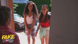 Palsu Asrama Panas Bertiga dengan Sempurna Dada Stacey Cruz dan Romy Indy