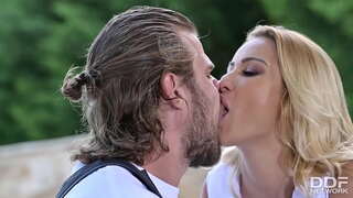 Blond Hottie Kirsi Kiss Anal Perses Torumees Toru