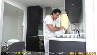 Hamba lihat tuan putri kencing dan kemudian fucked her ass