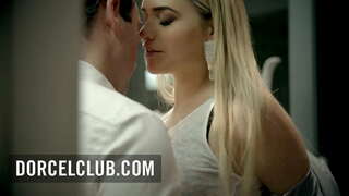 Entanim-pitiavana ny firaisana ara-nofo amin&#039;ny vadiny tsara tarehy Mia Malkova