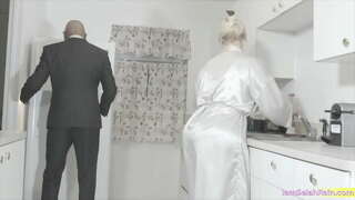 Selah ភ្លៀងយកប្រូតេអ៊ីននេះ Packed BBC ដូចជាគ្មានអ្វី