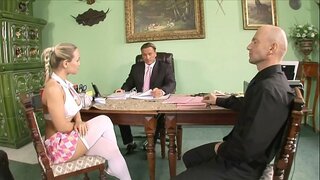 ���ីរ horny គ្រូបង្រៀនដាក់ទោសក្មេងមហាវិទ្យាល័ទាក់ម៉ៃម៉េរ៉ាឡេអូជាមួយនឹងធំ juggers