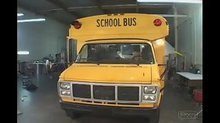 Une ado sexy donne du sexe oral en pov